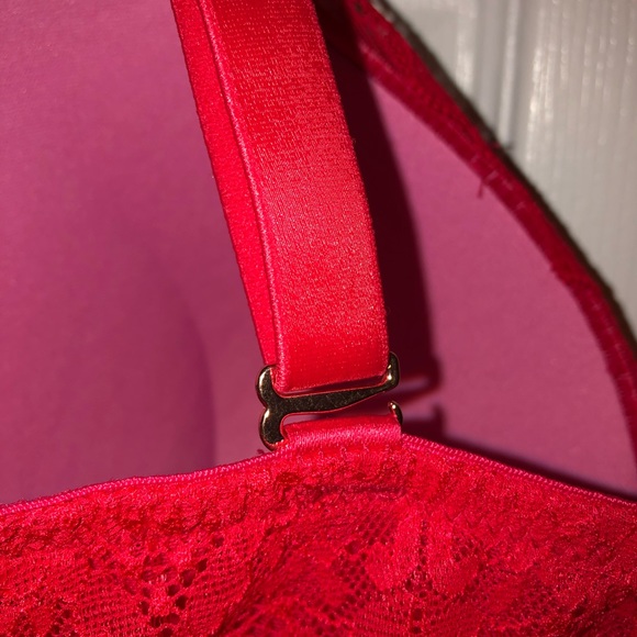 VICTORIAS SECRET NEVER WORN 32 DD Push Up Bra - Picture 3 of 3